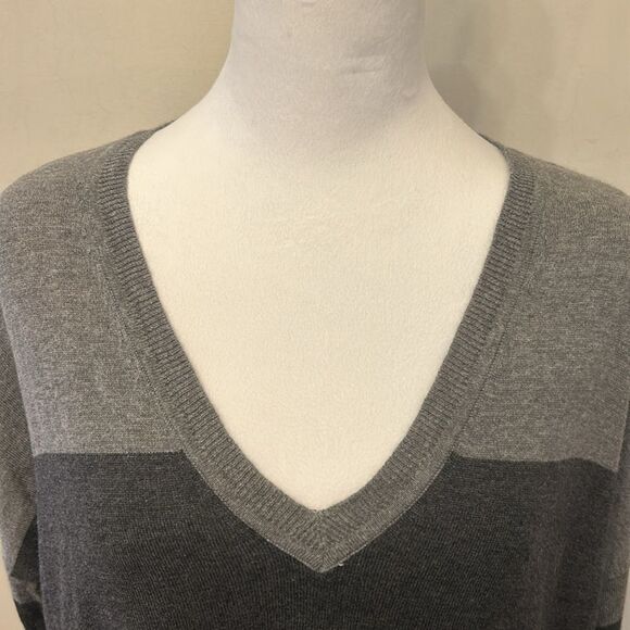 a.n.a dark light gray striped  V neckline tunic sweater Size L EUC - Picture 3 of 9